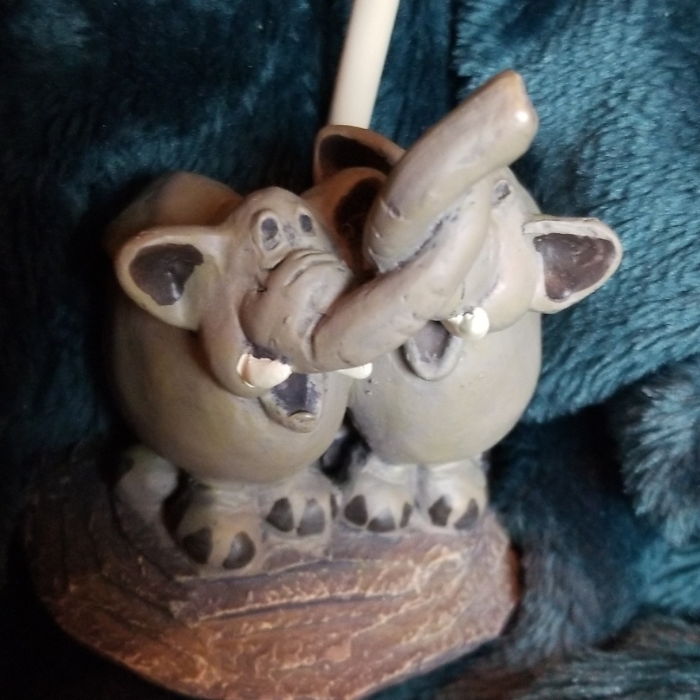 Elephant resin tealight holder - Picture 3 of 5